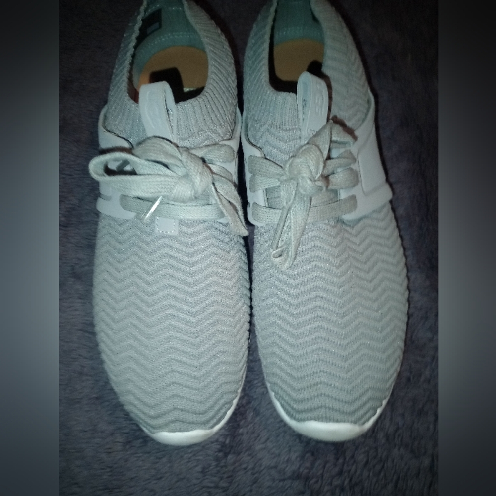 Ugg Willow Treadlite slip on sneakers size 7 EUC